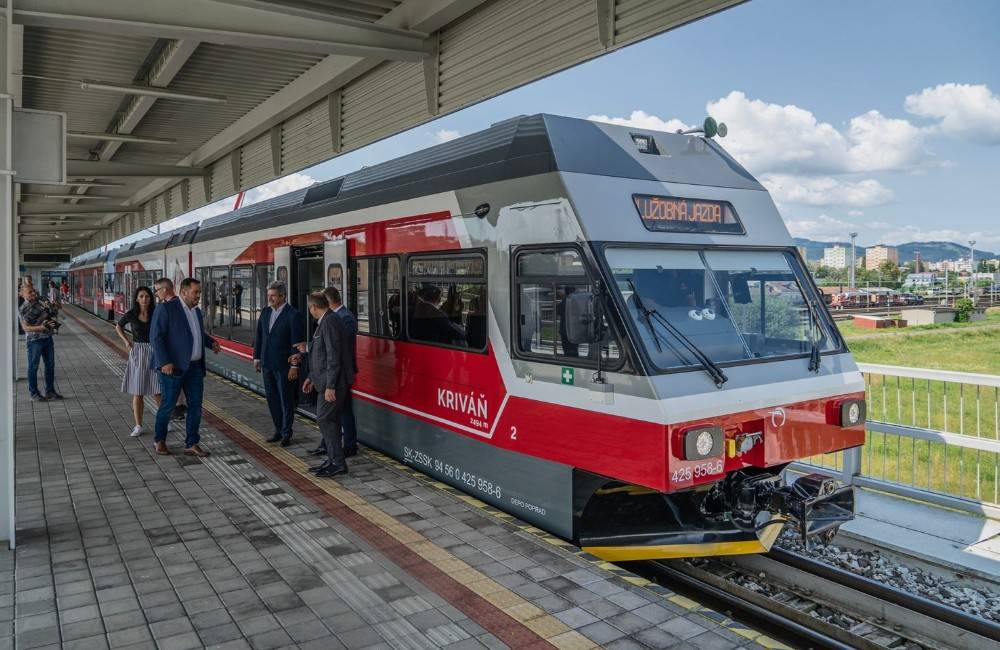 FOTO: Vo Vysokých Tatrách pribudne 15 zmodernizovaných električiek za viac ako 30 miliónov eur