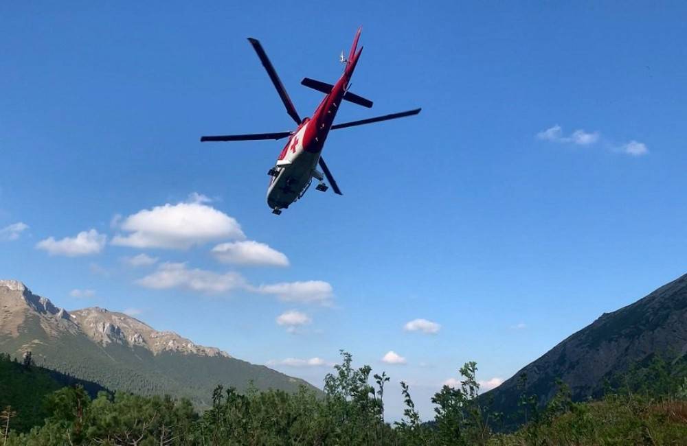 Foto: Horskí záchranári v sobotu pomáhali dvom zraneným turistom v oblasti Popradského plesa