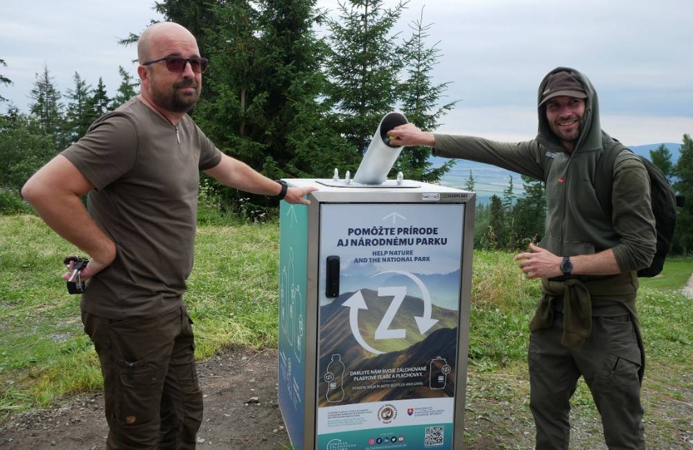 FOTO: Nádobu na zálohované obaly majú už aj vo Vysokých Tatrách. Osadili ju na obľúbenom turistickom mieste