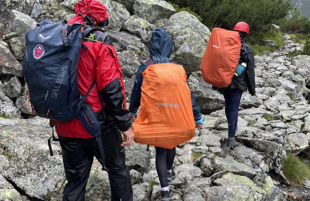 Foto: České turistiky uviazli vo Vysokých Tatrách, záchranári ich našli premočené a ľahko podchladené