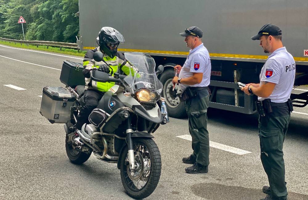 FOTO: Opití motorkári zavinili v prvom polroku 20 nehôd. Polícia preto robí častejšie kontroly