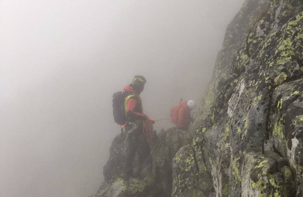 Horskí záchranári pomohli zranenému turistovi. S priateľkou zablúdil počas výstupu na Gerlach