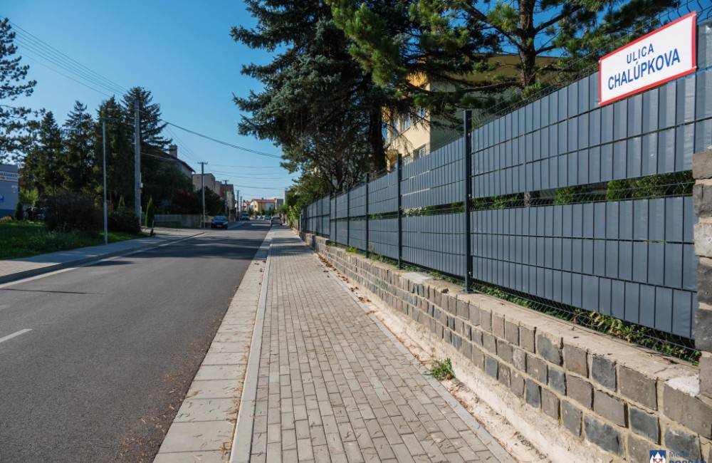 Foto: Z viacerých ulíc v Poprade sa stanú jednosmerky, vodiči zaparkujú po oboch stranách cesty