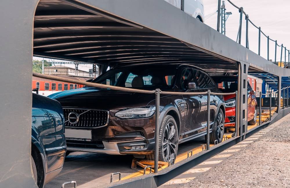 Foto: Vďaka autovlaku si budete môcť odviezť auto alebo motorku z Bratislavy do Košíc a späť