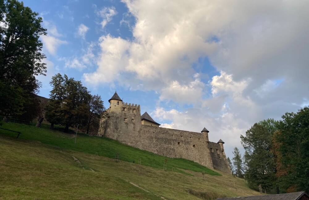 Foto: Ľubovniansky hrad navštívilo počas leta 193-tisíc turistov. Vyslúžil si zaujímavý titul