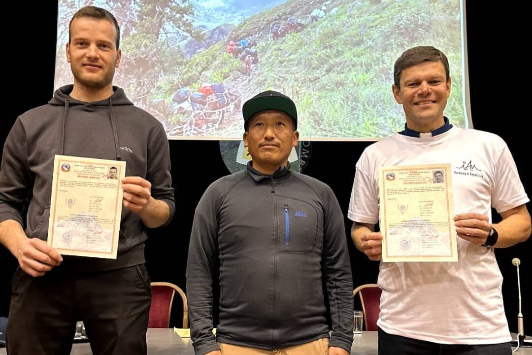 Foto: Vlani pomohol slovenským kňazom vystúpiť na osemtisícovku. Nepálsky horský sprievodca navštívil Tatry