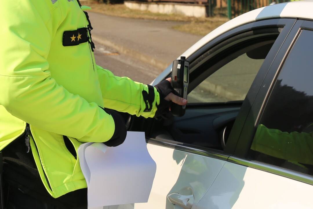 Foto: Policajti dnes skontrolujú vodičov v Prešovskom kraji, večer sa zamerajú na chodcov