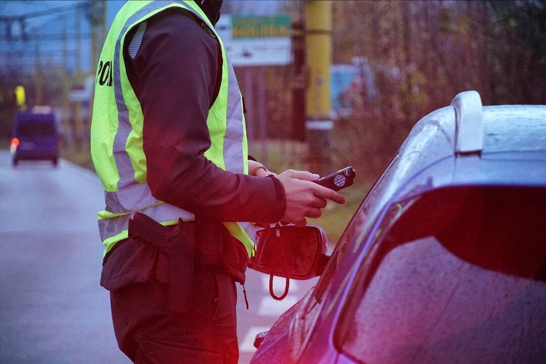 Foto: Policajti opäť odhalili vodičov pod vplyvom alkoholu: Jeden jazdil na nákladnom aute, ďalší so zákazom šoférovať