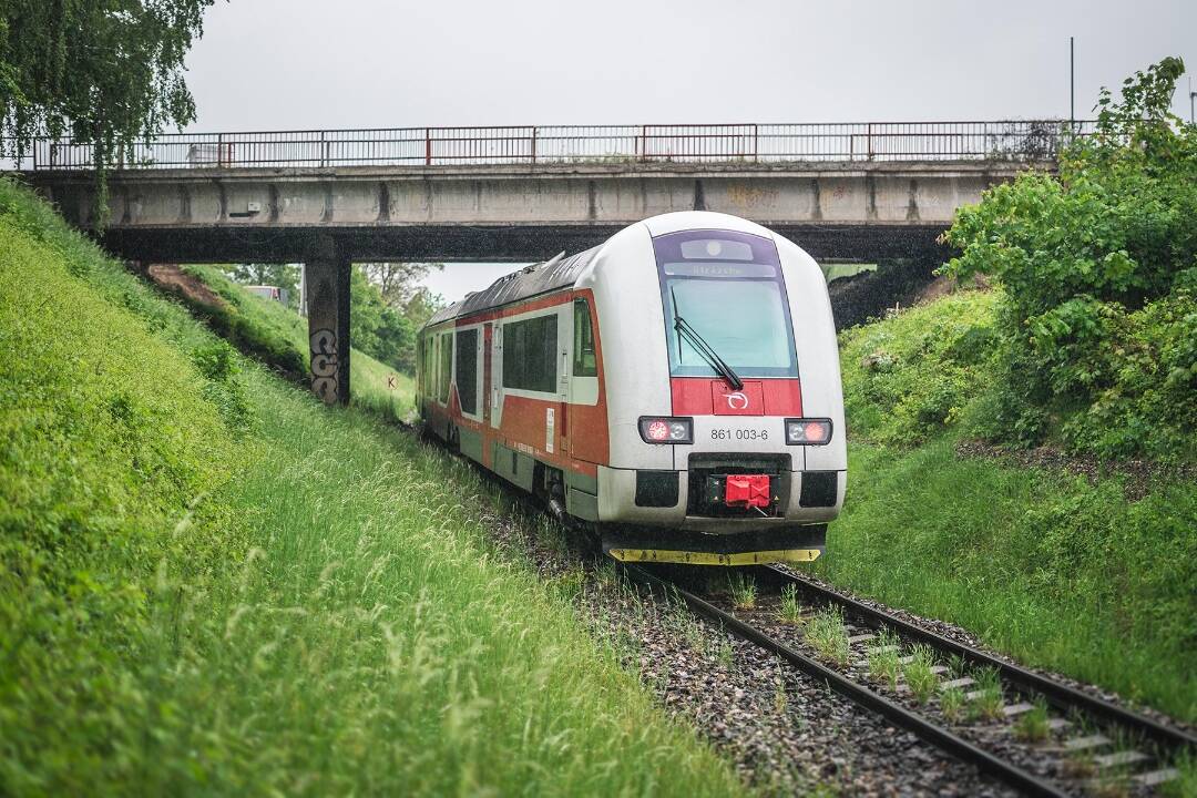 Foto: Cestujúcich čaká na trati Prešov – Šarišské Lúky – Bardejov výluka. Vlaky na pár týždňov nahradia autobusy