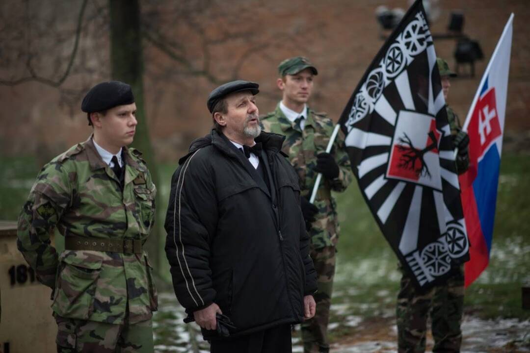 Foto: Ficov atentátnik chválil Slovenských brancov, písal aj o bezočivých cigánoch. Odrazu otočil a protestoval proti nemu