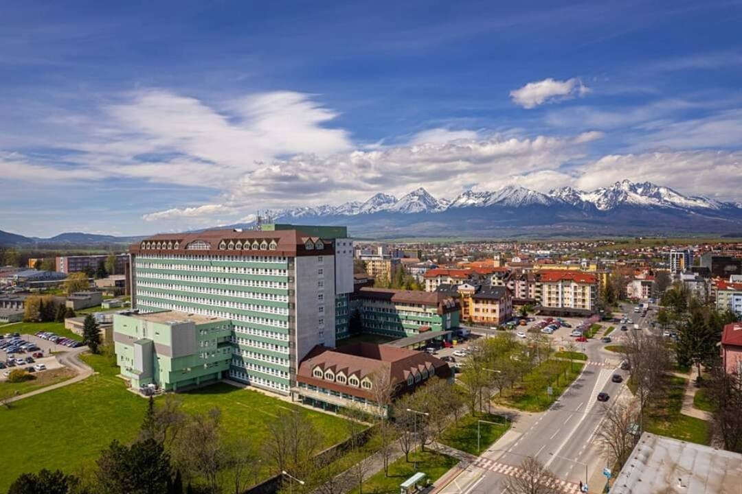 Foto: V sobotu sa do popradskej nemocnice nedovoláte. V prípade núdze vám budú dostupné iné telefónne čísla