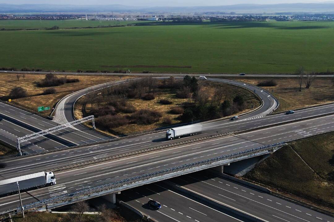 Na Slovensku pribudne sto kilometrov bezplatných diaľnic. Ktoré úseky budú zadarmo?