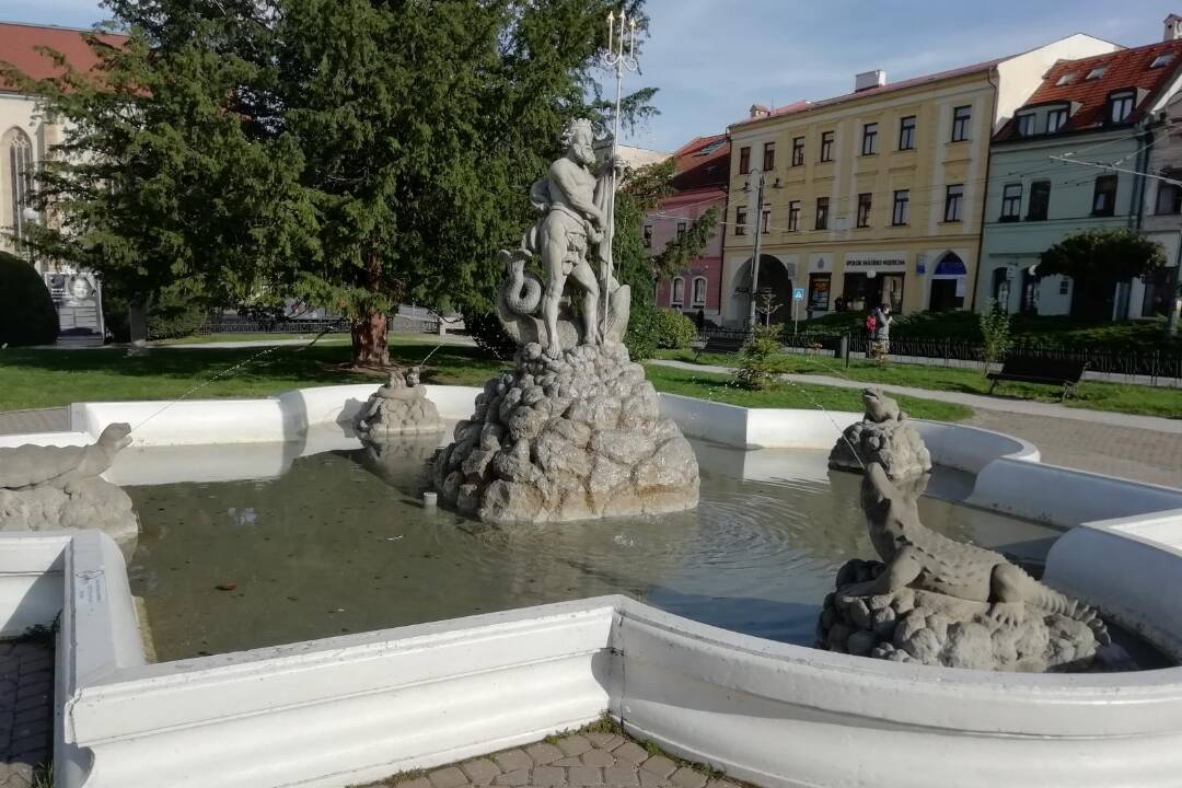 Foto: Fontány nefungujú ani v polovici júla. Sťažujú sa aj na nedostatočnú prípravu mesta pred letnými horúčavami