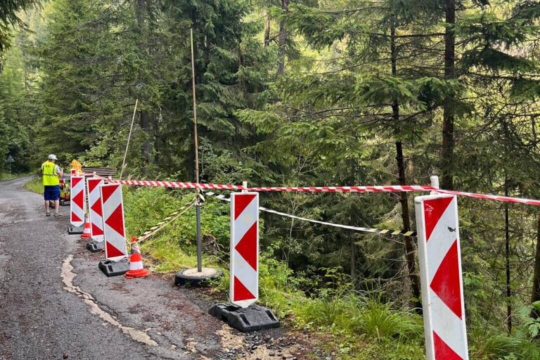 Foto: Cestu na Sliezsky dom čaká oprava: Po minuloročnom zosuve pôdy zostala poškodená