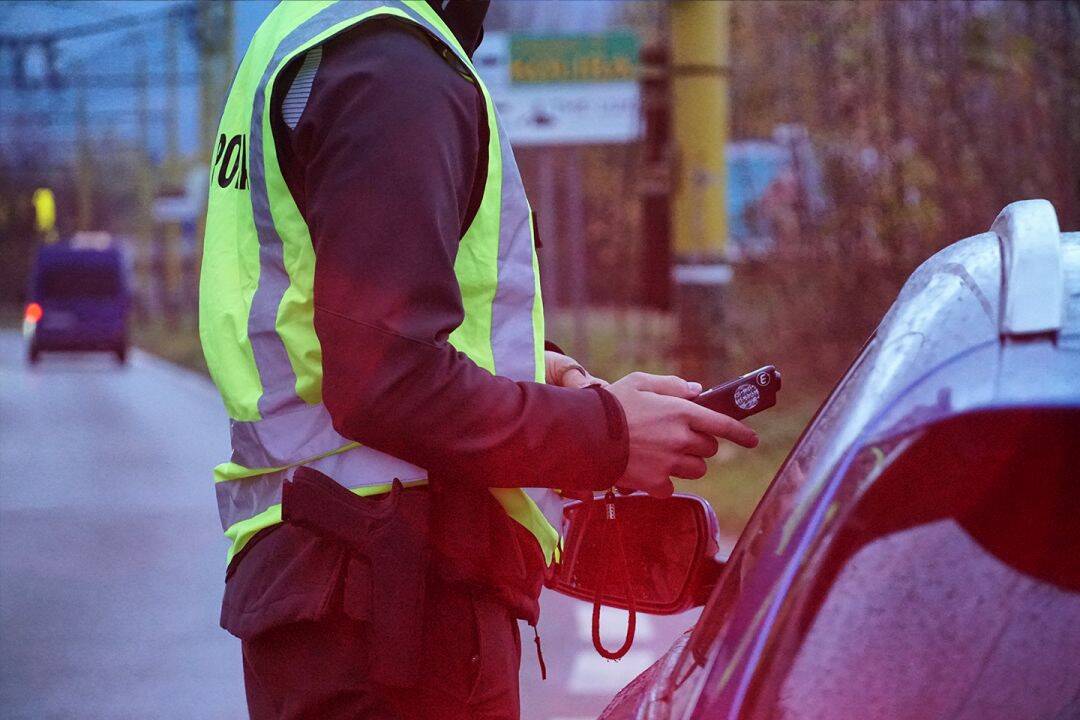 Foto: Vodič šoféroval pod vplyvom alkoholu a so zákazom viesť motorové vozidlá. Odhalila ho policajná hliadka