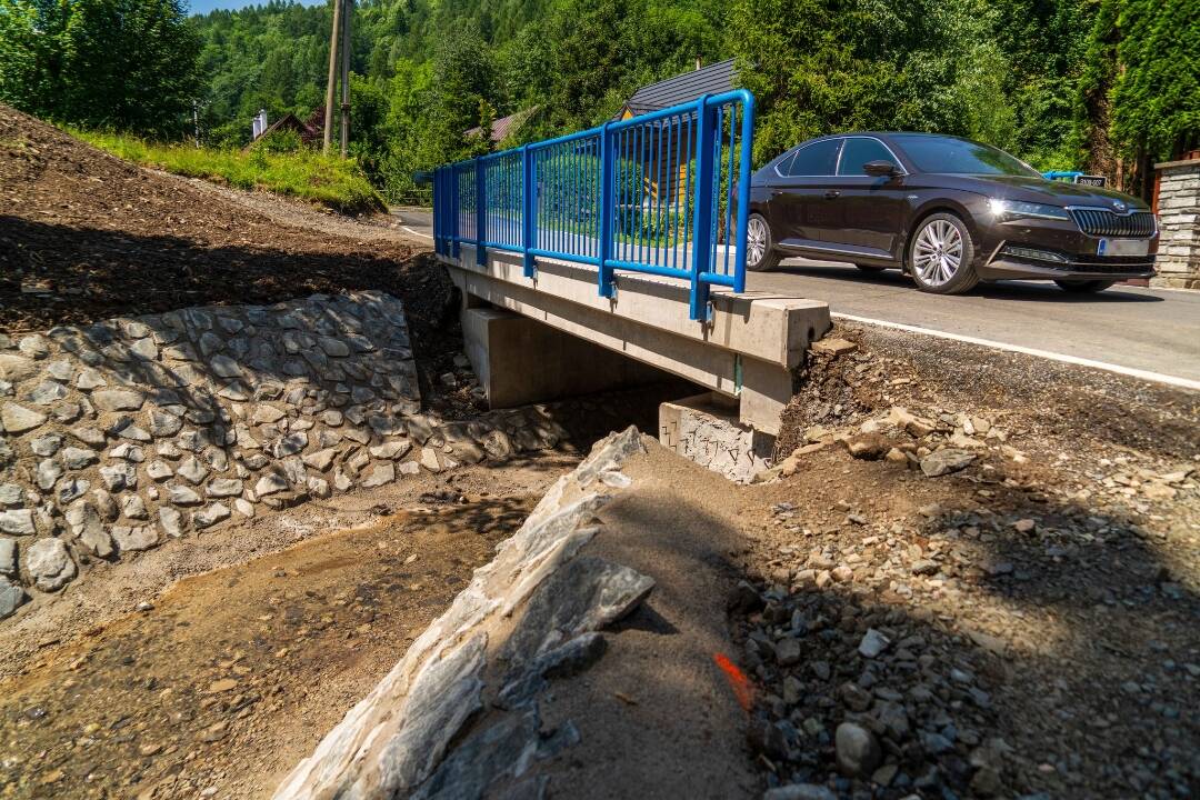 VIDEO: Prešovská samospráva rekonštruuje desiatky ciest a mostov. Pracuje sa aj vo vašej obci?