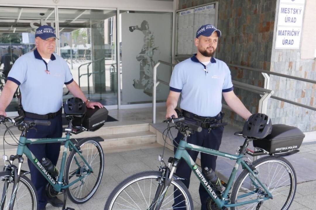 Foto: Snina hľadá nových mestských policajtov: Čo ponúka záujemcom?