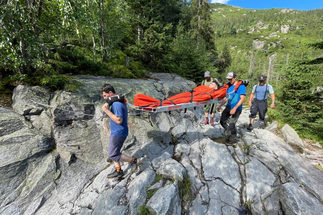 Horskí záchranári pomáhali vo Vysokých Tatrách izraelskému turistovi, po ceste ich požiadala o pomoc aj Slovenka