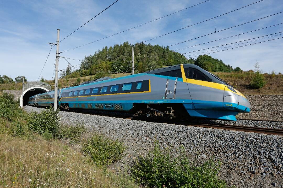 Foto: Z Prahy na východ Slovenska a späť vás už Pendolino neodvezie. Dočasne ho nahradia vlaky EuroCity