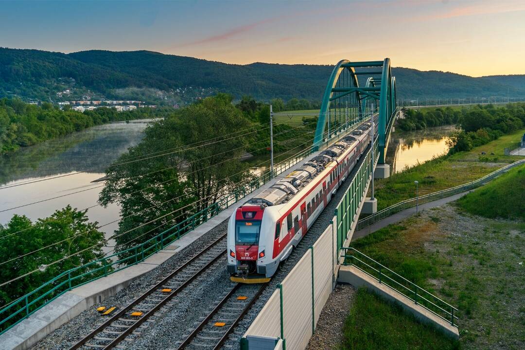 Foto: Vlaky meškajú oproti minulému roku o 18 percent kratšie. Toto sú najčastejšie dôvody meškania