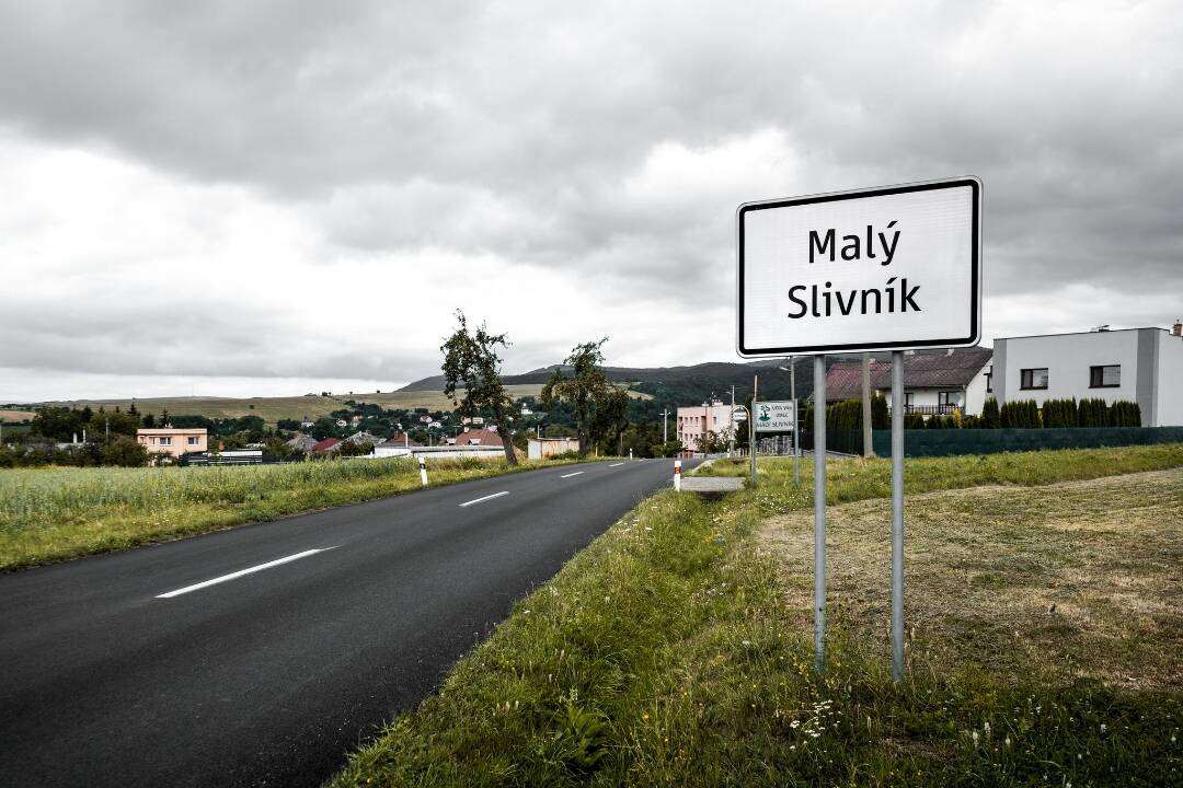 FOTO: Do nových ciest vrazili státisíce. V okrese Prešov sa môžu šoféri tešiť na kilometre novej vozovky