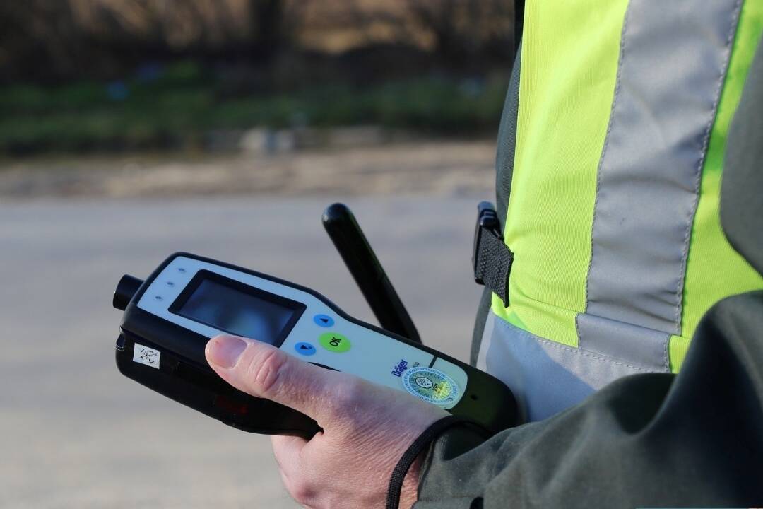 Foto: V Prešovskom kraji odhalili troch vodičov pod vplyvom alkoholu za jeden deň: Jeden pri cúvaní zranil policajta