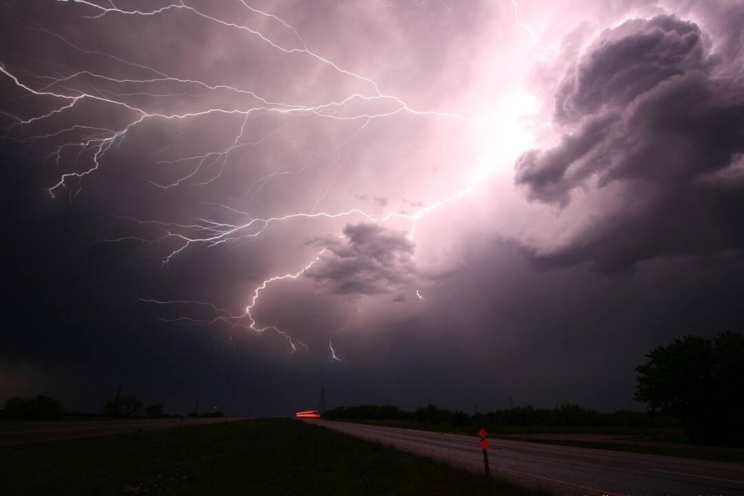 Meteorológovia opäť vydali výstrahy pred búrkami: Opatrnosť zvýšte v týchto okresoch Prešovského kraja