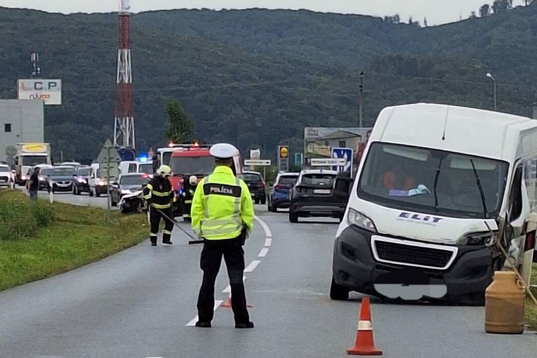 Foto: Pri Priemyselnom parku Záborské došlo v ranných hodinách k dopravnej nehode. Na mieste sa tvorili kolóny