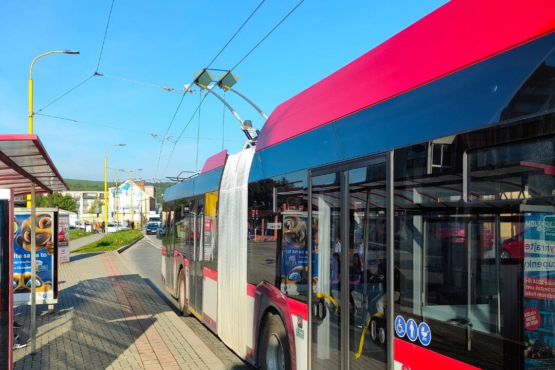 Foto: Trasa linky MHD na Surdok je vo vybraných časoch ešte stále skrátená. Počas školského roka však došlo k zmene