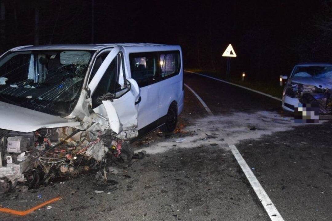 FOTO: Len 17-ročný mladík spôsobil pri obci Ždiar vážnu dopravnú nehodu. Zrazil sa s protiidúcim autom