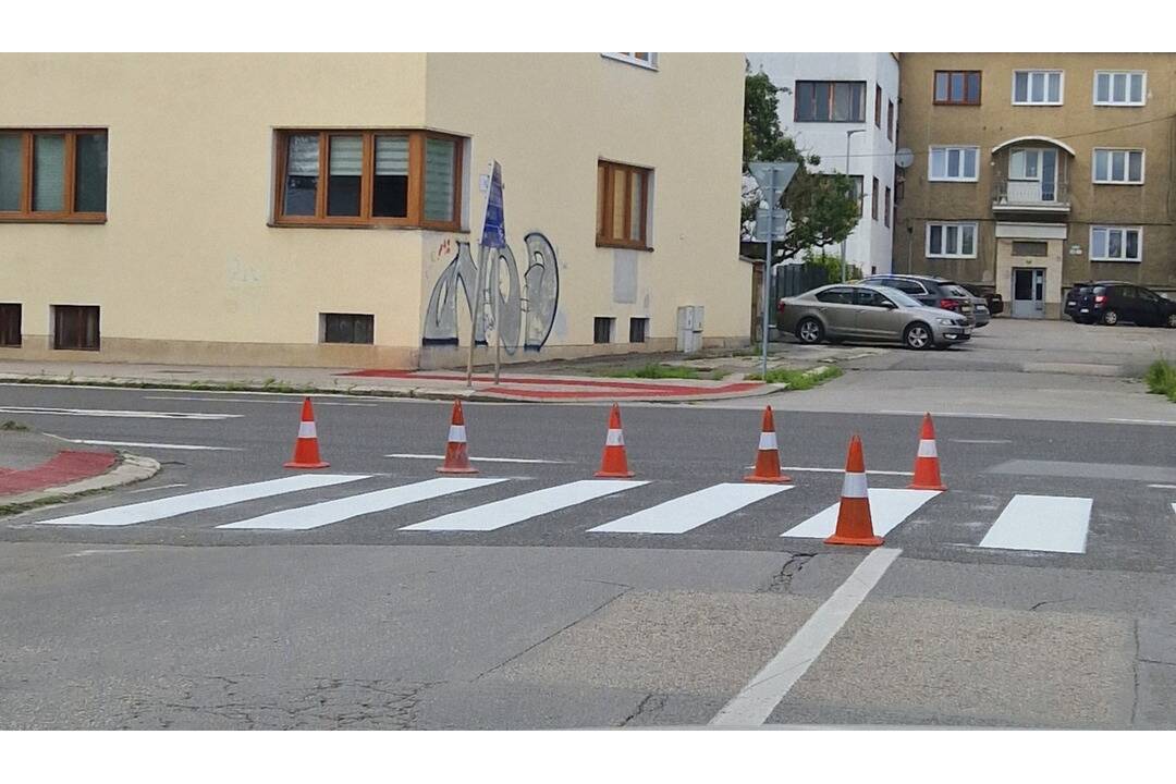 Foto: Vo Vranove nad Topľou zrazil vodič osobného auta 71-ročnú chodkyňu na priechode pre chodcov