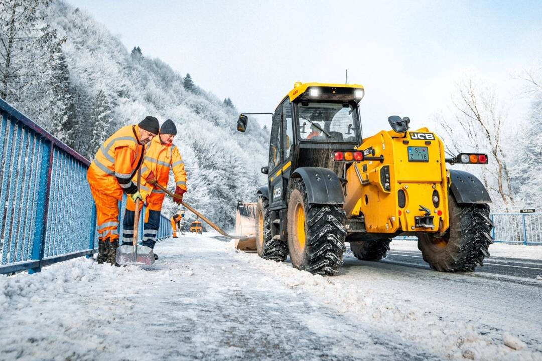 Foto: Zimná sezóna začne už o pár dní. Na údržbe vozovky v Prešovskom kraji sa bude podieľať vyše 480 cestárov