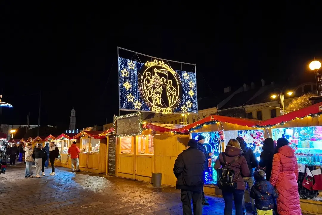 FOTO: Vianočné trhy na Hlavnej v Prešove začali. Ako vyzeral prvý večer? 