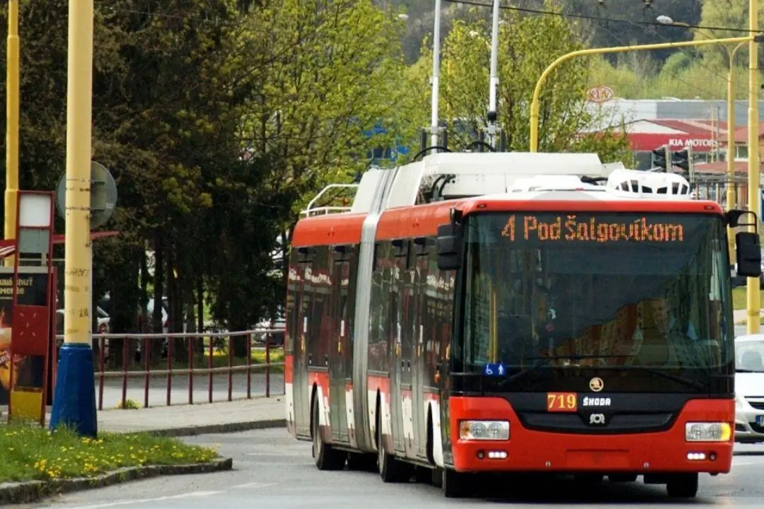 Foto: Dopravný podnik mesta Prešov prenajal osem autobusov za vyše 400-tisíc eur, prevzaté boli dva. Kde sú ostatné?