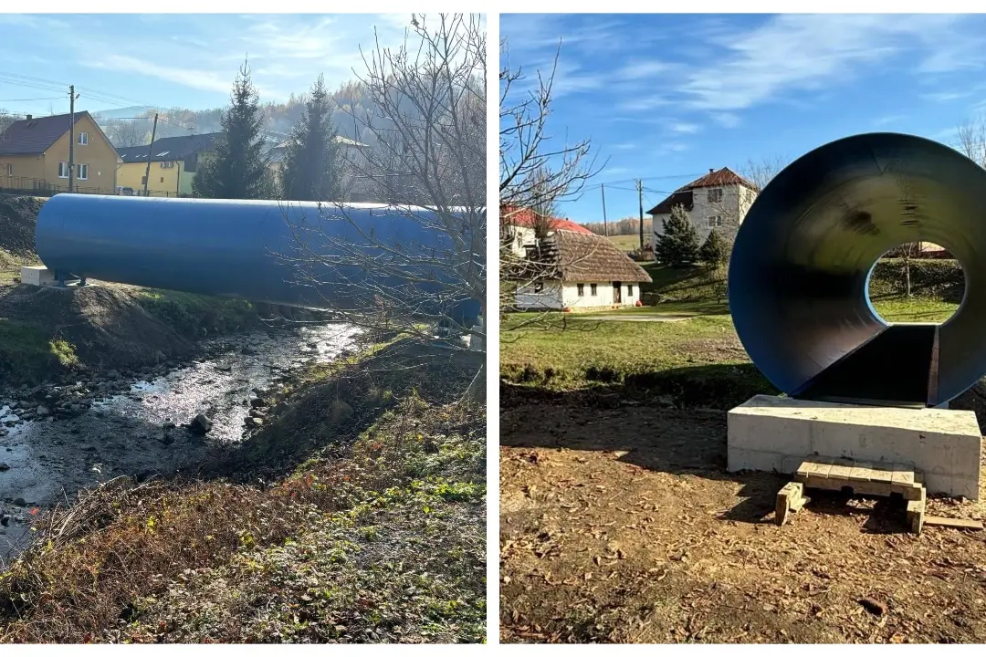 Foto: Ropovod alebo brána do rozprávkového sveta? K domčeku Deduška Večerníčka vedie lávka, ktorá schytáva kritiku