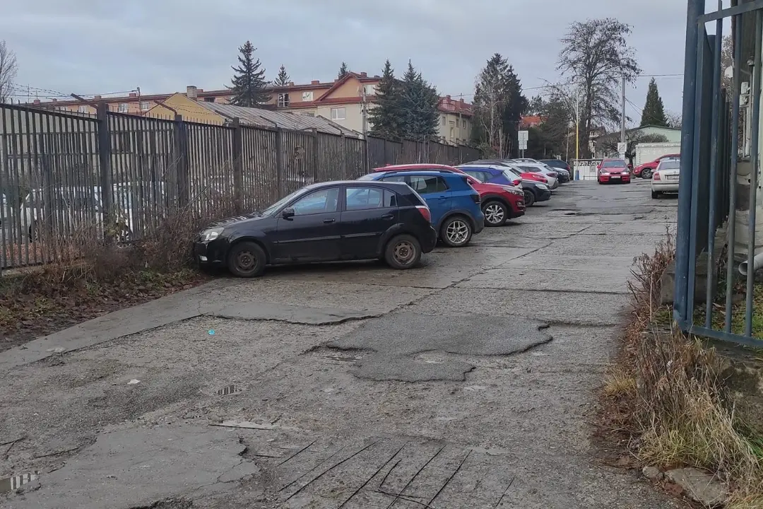 Foto: Parkovisko pri prešovskom amfiteátri sa dočká obnovy: Na niekoľko mesiacov vás čaká obmedzenie