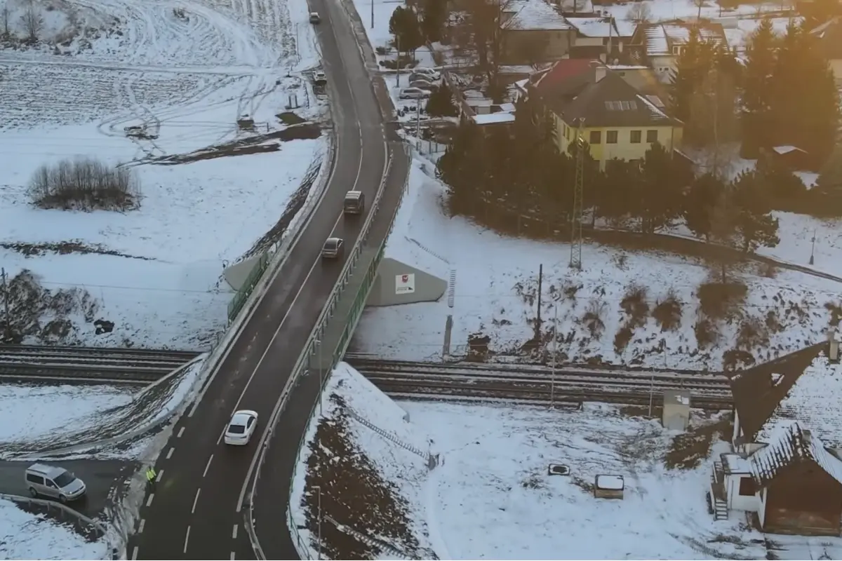 Foto: VIDEO: V Štrbe majú nový most. Po mesiacoch obmedzení sa motoristi konečne dočkali, stálo to 3,3 milióna