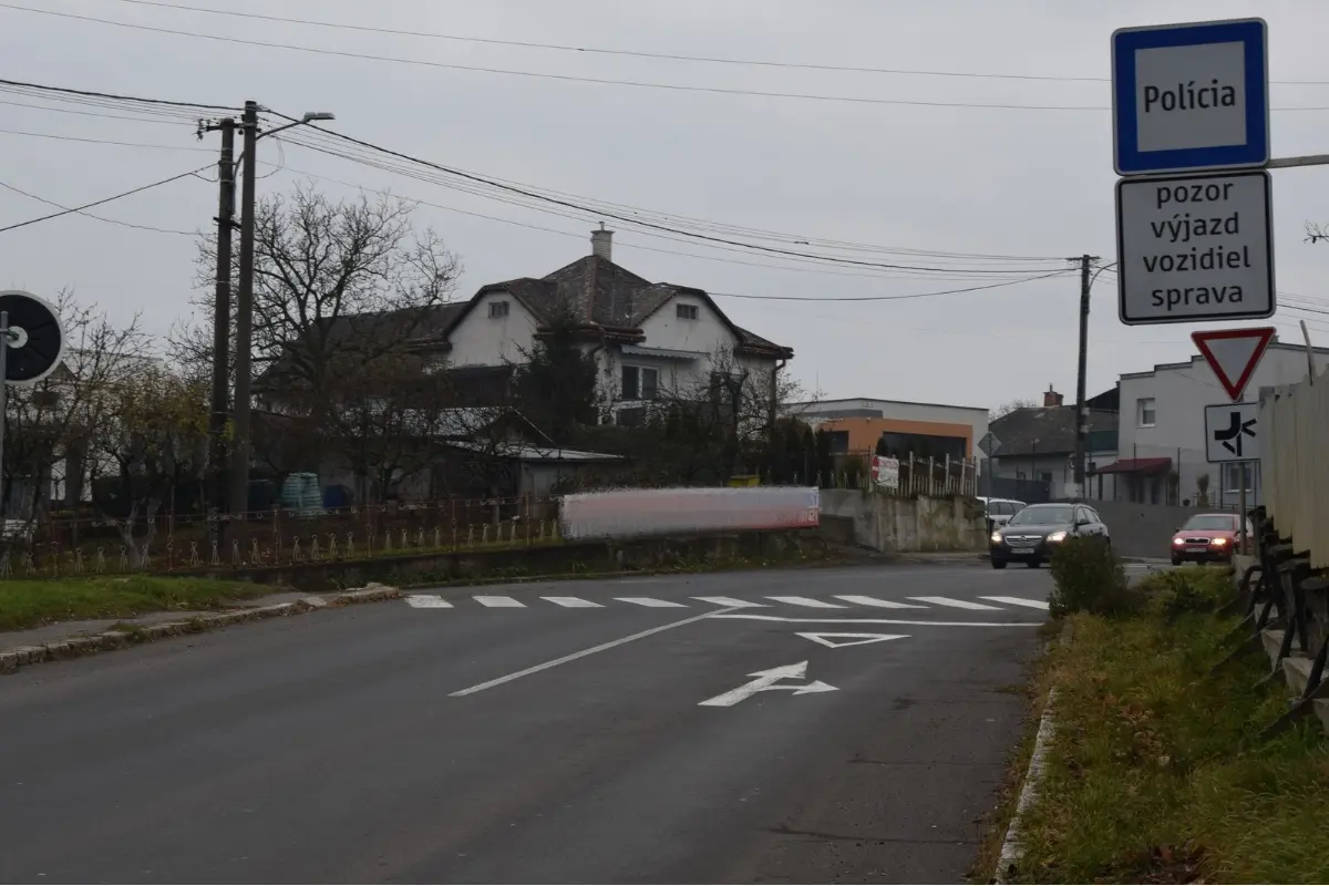 Foto: Vranovská križovatka na Nemocničnej: Polícia varuje vodičov pred chaosom