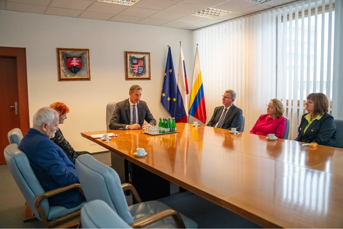 FOTO: Školy v Prešovskom kraji majú nové vedenie, župan Majerský uviedol do funkcií riaditeľov stredných škôl
