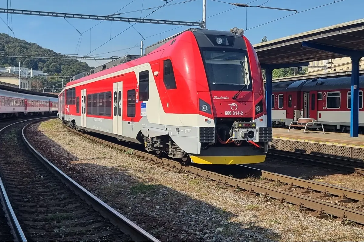 FOTO: Prešovský región dostal predčasný vianočný darček, na trati Lipany- Prešov pribudnú nové moderné vlaky