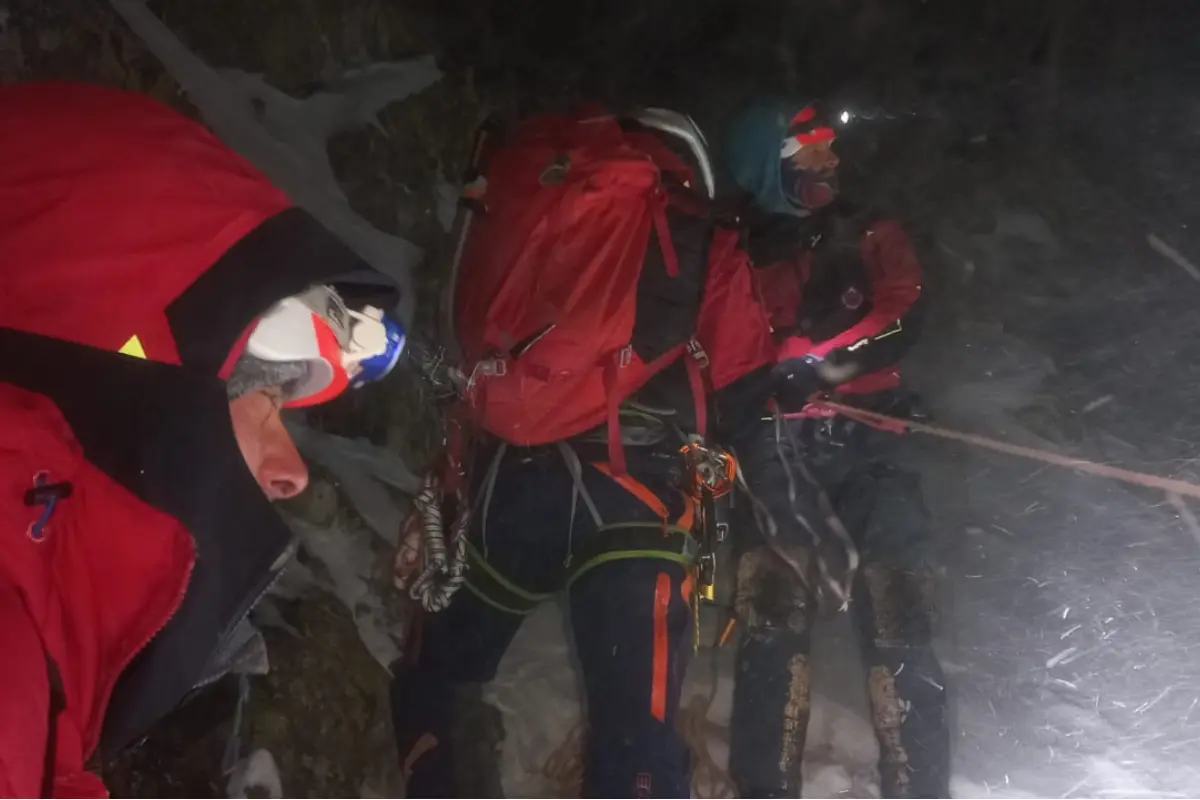 Foto: V masíve Kežmarského štítu museli zachraňovať dve mladé horolezkyne. Išlo o náročnú akciu