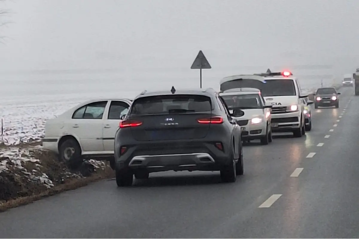 Foto: Ďalšia nehoda v zradnom úseku pri Záborskom. Prečo je táto zákruta tak nebezpečná a potrebuje lepšie značenie?