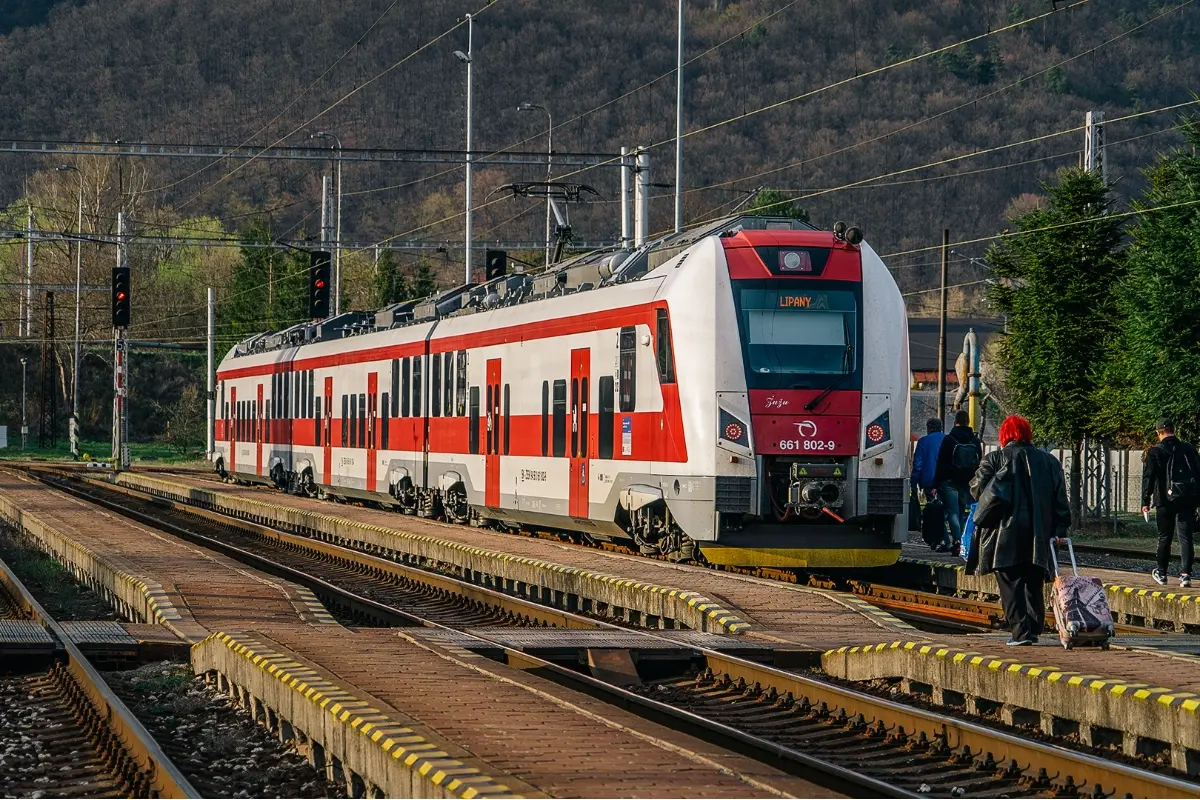 Dobrá správa pre cestujúcich: Na trati Košice – Prešov – Lipany už jazdia posilnené spoje, na sedenie je viac miest