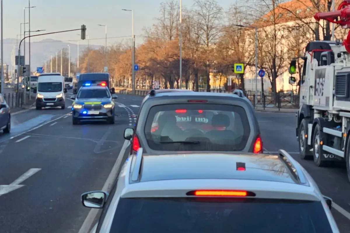 Foto: Ak prechádzate cez Poprad, pripravte sa na zdržanie. Pri križovatke na Štefánikovej došlo k dopravnej nehode