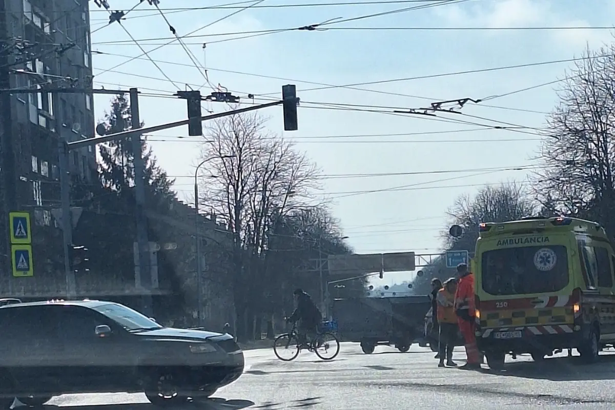 Foto: V Prešove na Levočskej sa zrazili dve autá, v úseku sa môžete zdržať