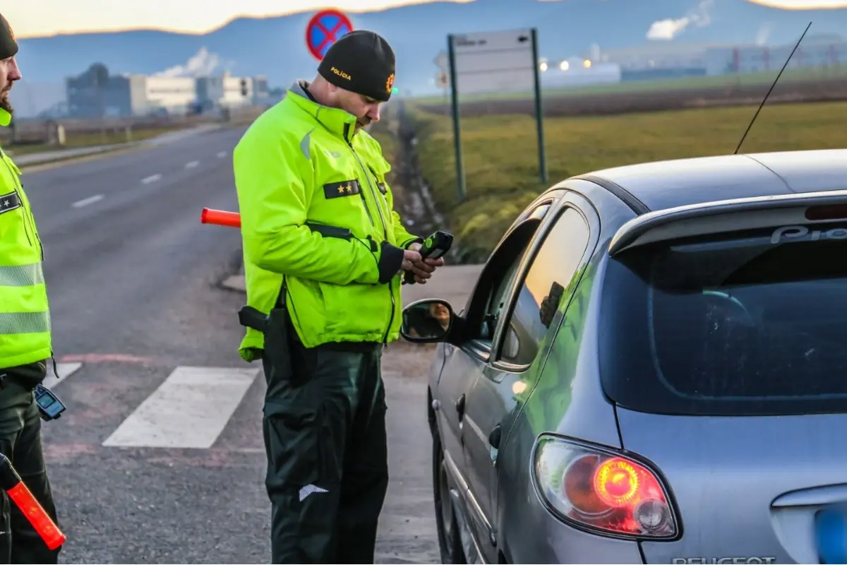 Foto: Štát pripravuje nové pravidlá na cestách. Skloňuje sa vyššia tolerancia alkoholu aj prísnejšie pravidlá na priechodoch