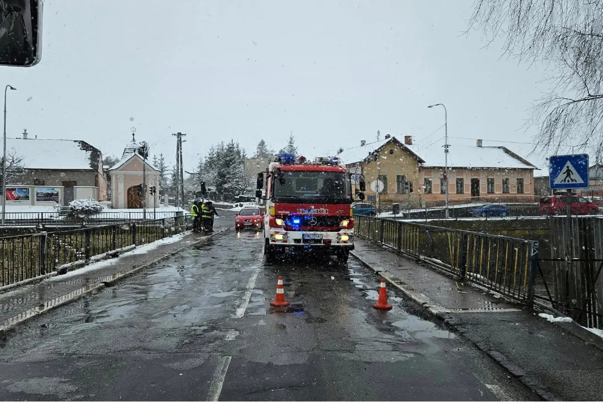 Dopravu v Kežmarku komplikujú dopravné nehody, zdržíte sa na moste aj pri futbalovom štadióne