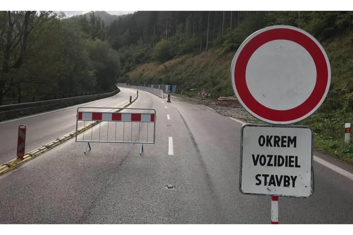 Foto: Nezabudnite na niekoľkomesačnú uzávierku cesty medzi Prešovom a Petrovanmi. Využite tieto obchádzkové trasy