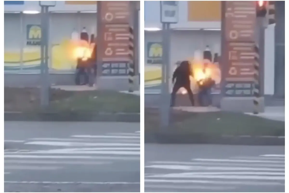 Foto: VIDEO: Pred obchodným domom v Bardejove horel muž. Pomáhali mu okoloidúci, utrpel vážne poranenia