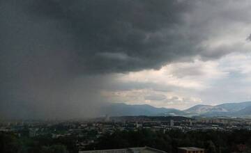 Čaká nás zmena počasia. Meteorológovia vydali najvyššie varovanie pred búrkami, udrie tlaková níž Juli